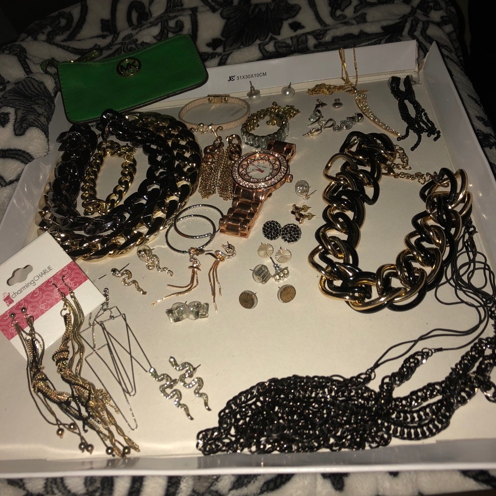 Lot of jewelry